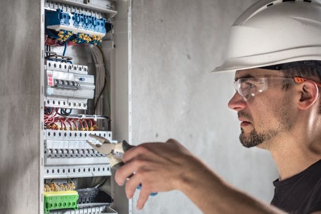 What Tools Do Electricians Commonly Use On The Job