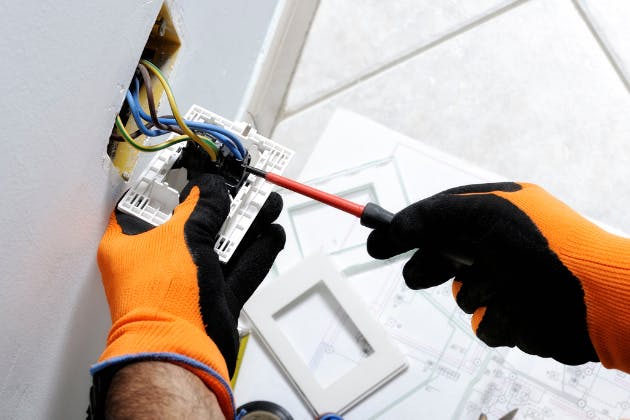 Benefits of hiring local electricians